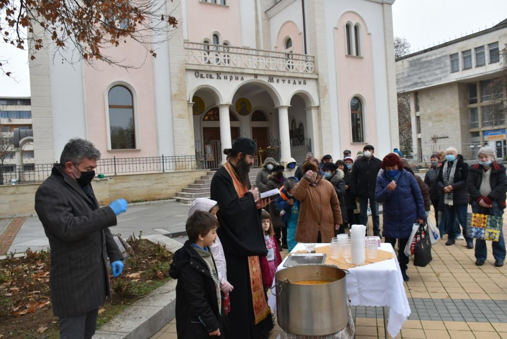 В Ловеч раздадоха безплатна рибена чорба