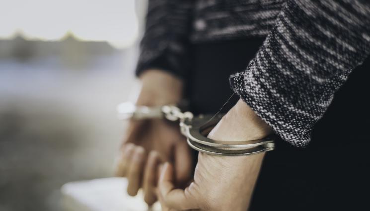 арест - ПОТРЕСАВАЩО! Майка лъгала, че дъщеря й е болна от рак (СНИМКИ)