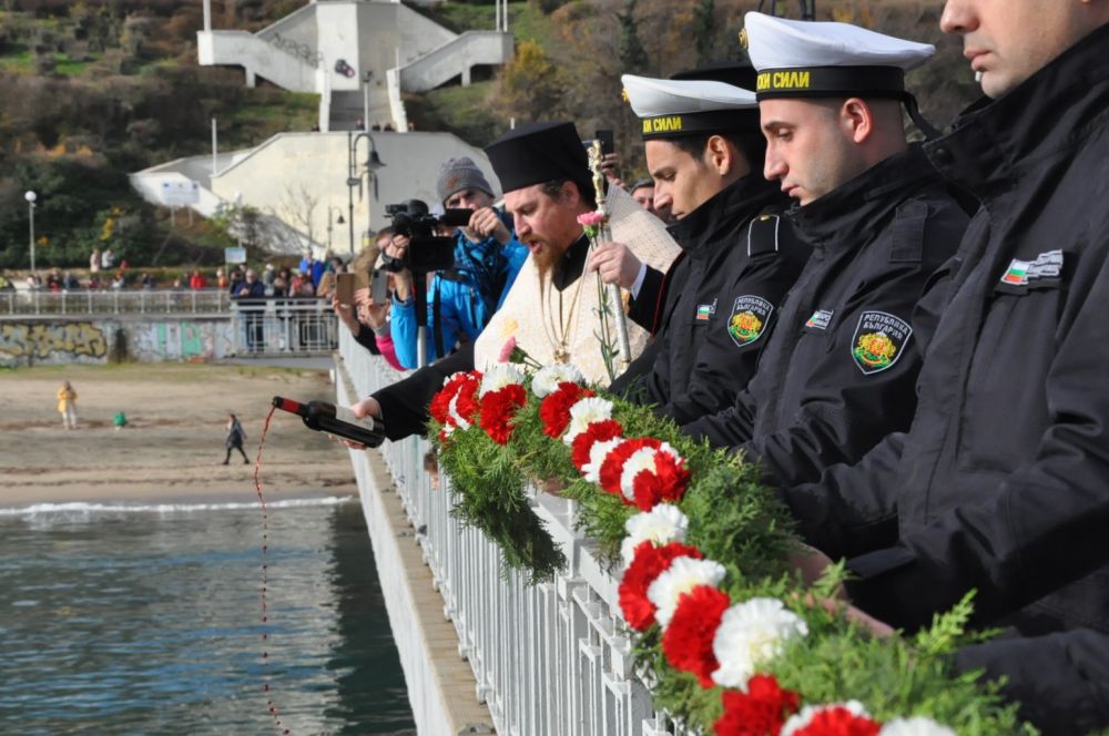 Почетоха паметта на загиналите моряци и рибари в Бургас