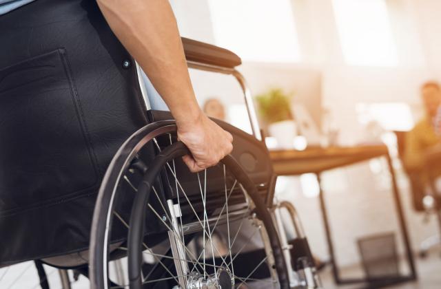  Агенцията за хората с увреждания (АХУ) финансира с до 10 000