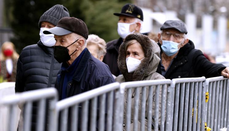 Биоритъм - БИОРИТЪМ: 200 души на опашка за болница след празниците