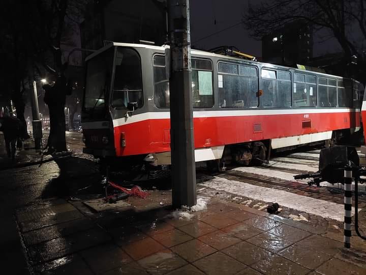 дерайлирал трамвай