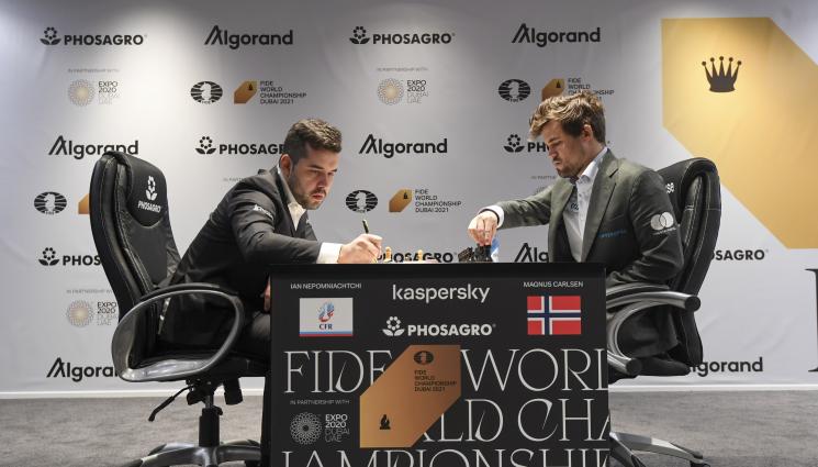 Магнус Карлсен - ЗА 4-ТИ ПЪТ: Магнус Карлсен защити световната си титла по шахмат и прибра 1,2 млн. евро