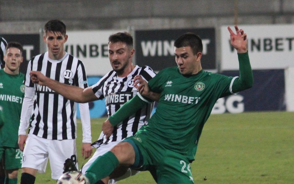 Три минути преди почивката пловдивчани бяха матирани за втори път.