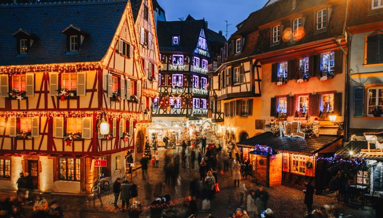 Уикенд - ПРАЗНИЧЕН ДУХ: Магията на Коледа завладява Европа, базарите привличат туристи от целия континент! (СНИМКИ)