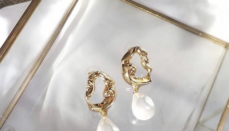 Уикенд - УИКЕНД: Двоен блясък с перли и злато