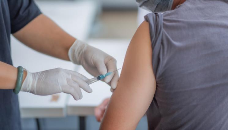 Уикенд - Три вида ваксини пазят от менингит