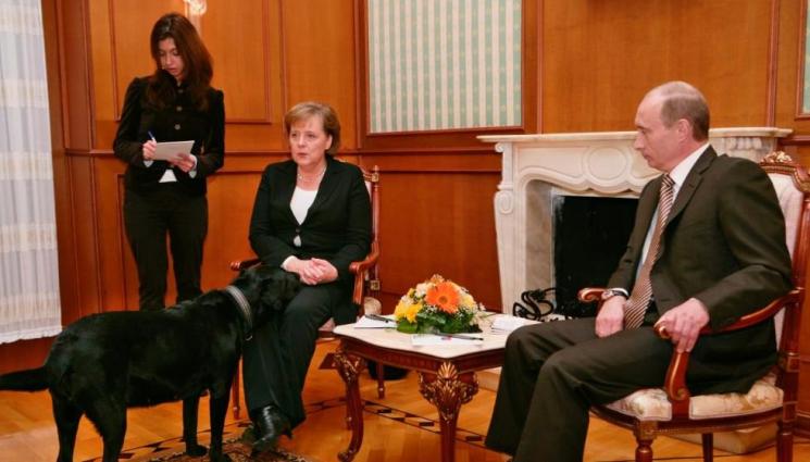 Уикенд - УИКЕНД: Меркел се оттегли на заслужена почивка