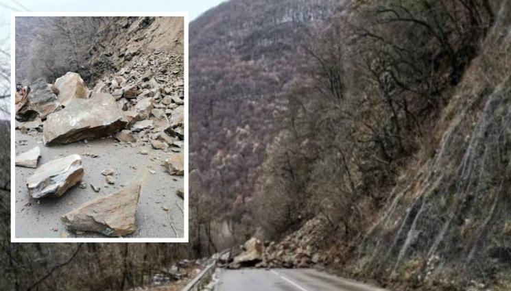 свлачища - ИЗВЪНРЕДНО: Ново свлачище, блокиран е и пътят към Самоков
