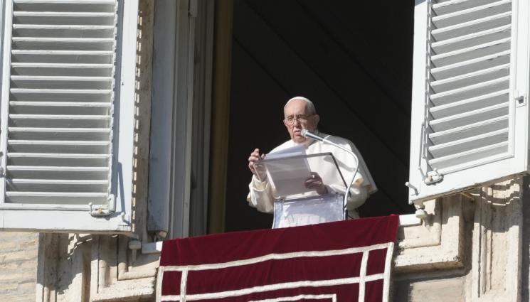 Папата - ДРАМА ВЪВ ВАТИКАНА: Папата не може да диша, прекъсна проповедта си! (СНИМКА)