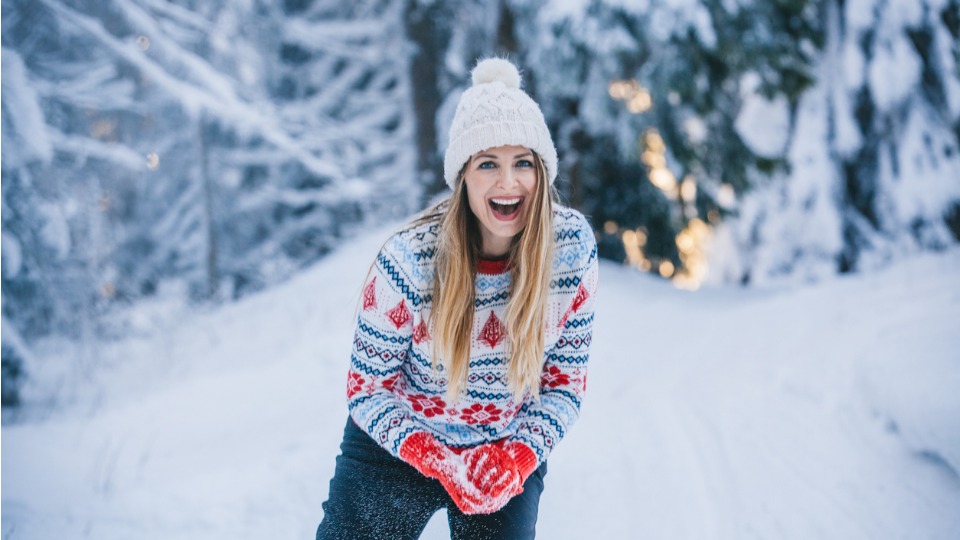 жена сняг зима природа щастие усмивка