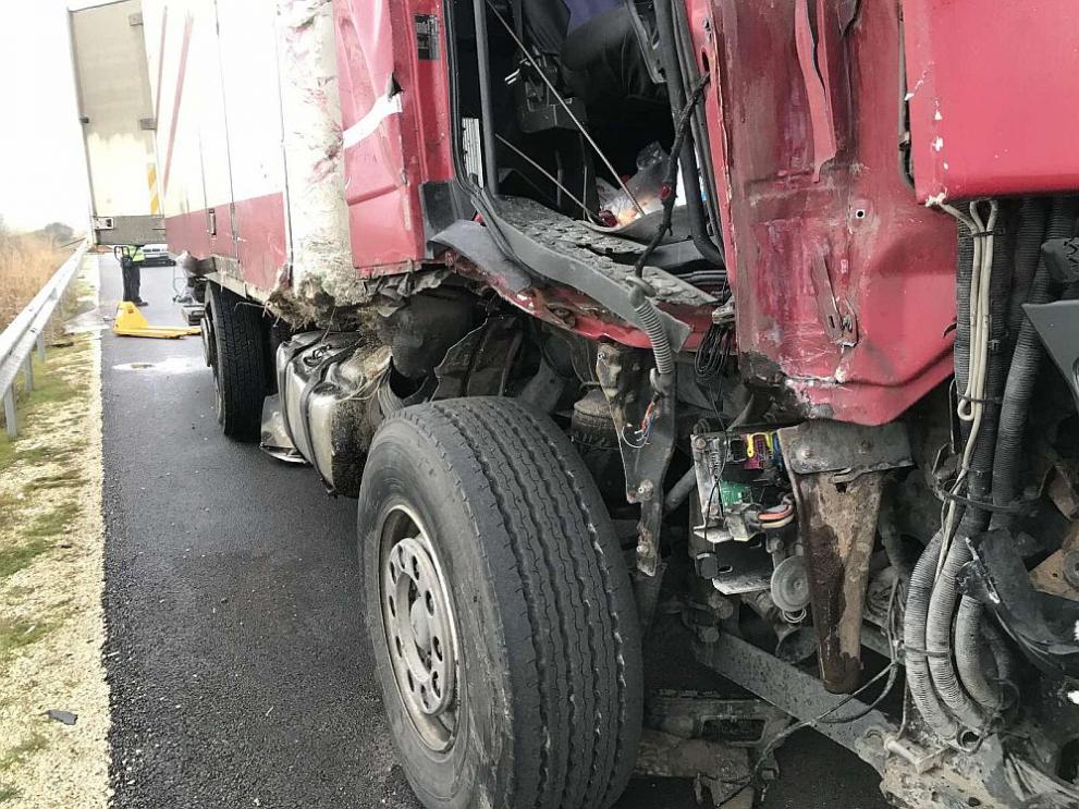 Български шофьор на тир пострада сериозно при инцидент в съседна