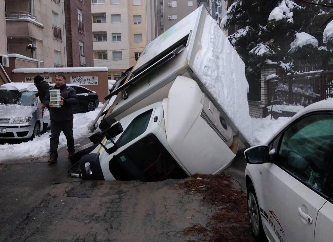 дупка камион