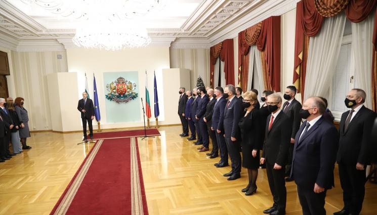 радев - Радев на прощаване със служебния кабинет: Вашата мисия е изпълнена