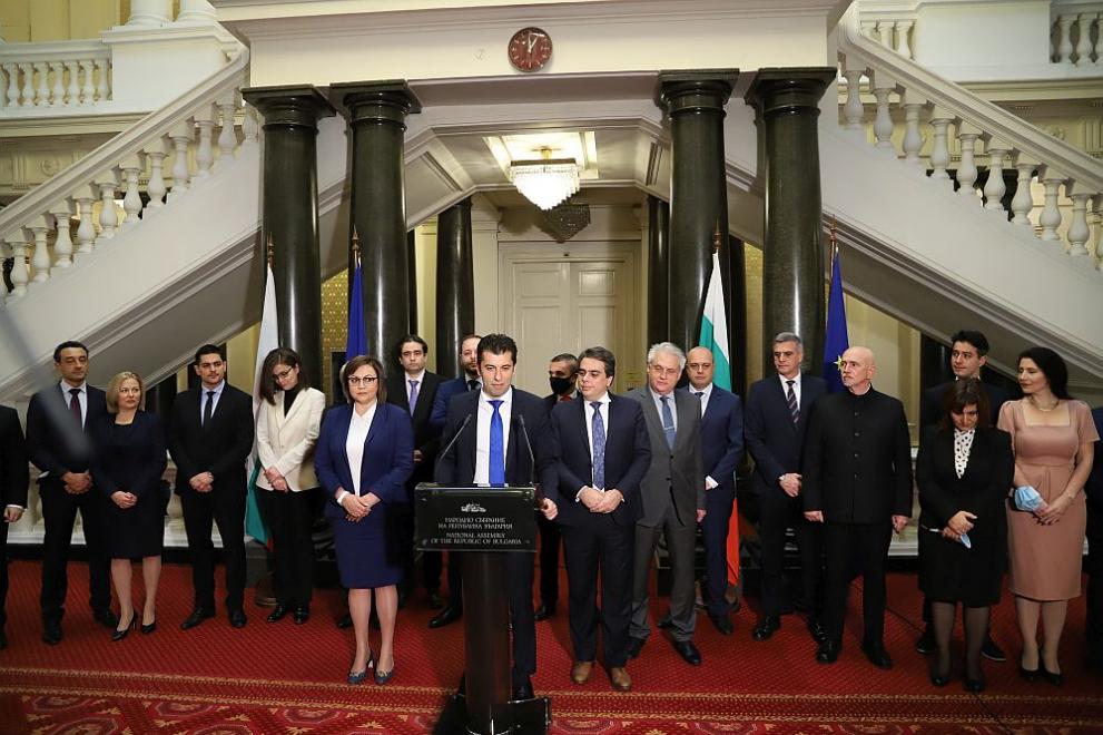 Българското правителство на министър-председателя Кирил Петков падна при вот на