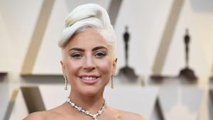 38 годишната певица Лейди Гага предизвика слухове за годеж с приятеля