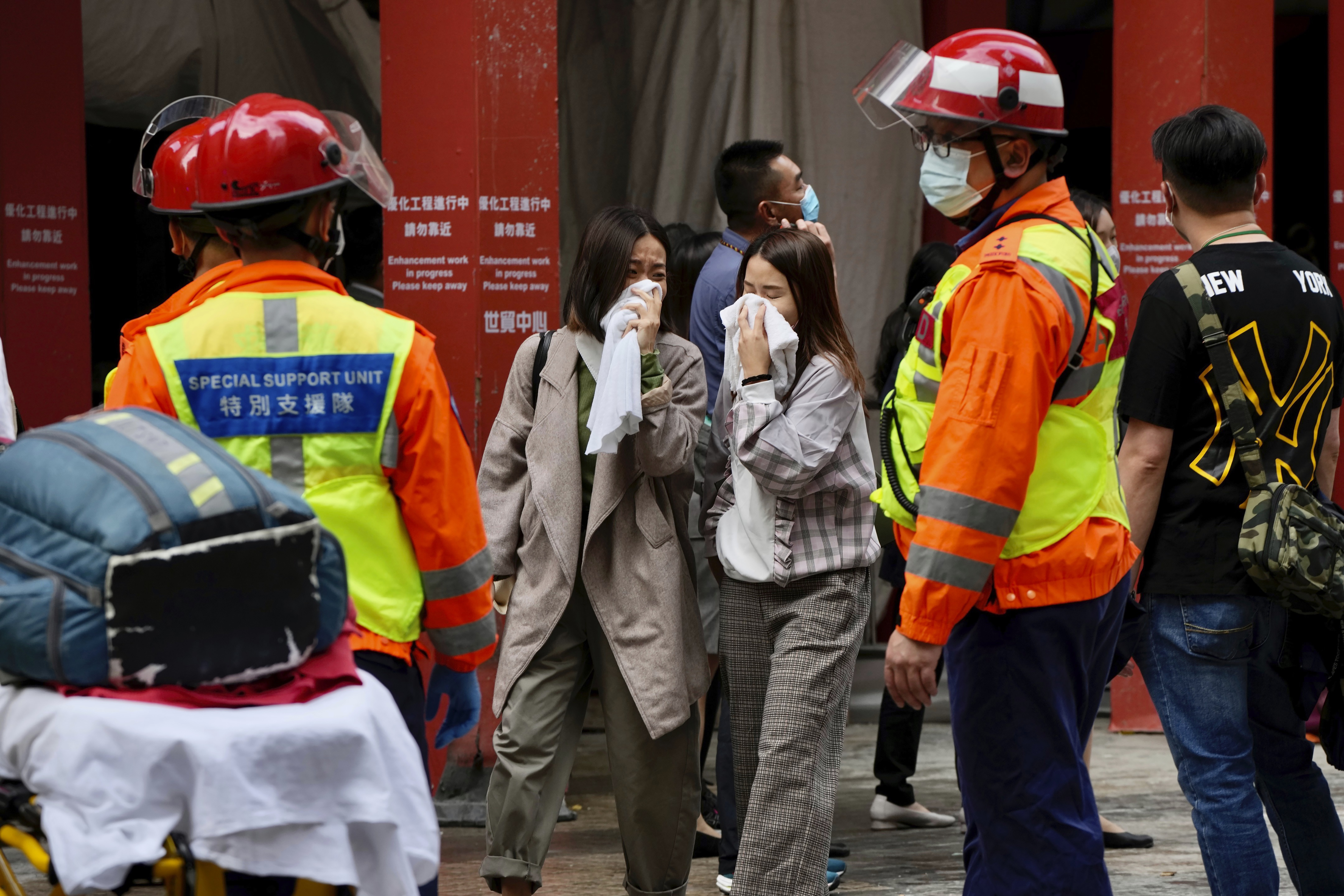 Голям пожар в Световния търговски център в Хонконг