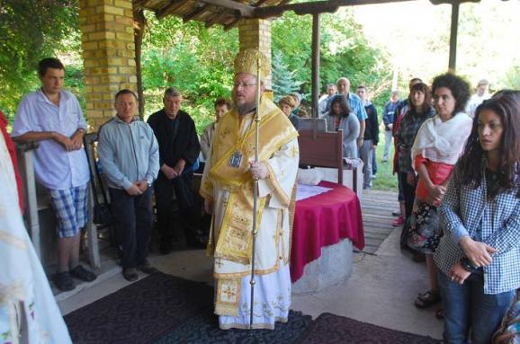  Русенският митрополит Наум по време на празнична служба в Сяновския манастир