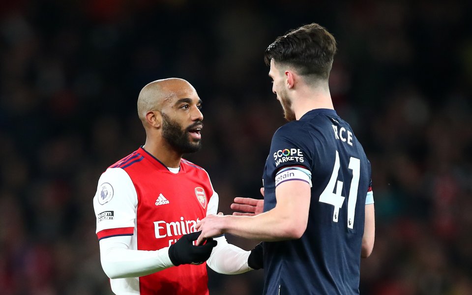 Арсенал и Уест Хем играят при резултат 0:0. Мачът между