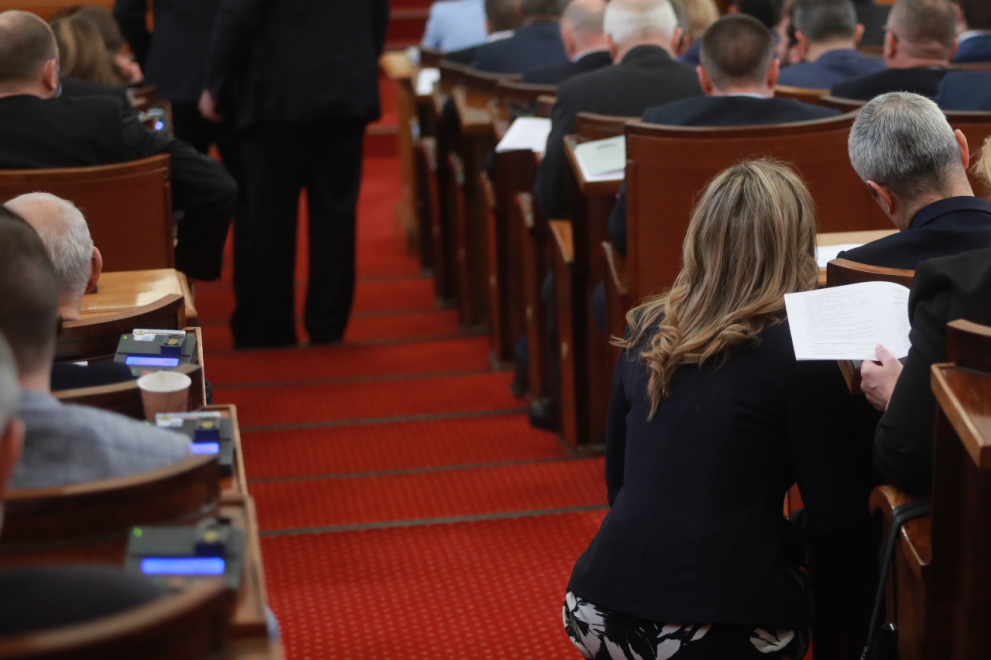 Двама министри на изслушване в парламента. По искане на ГЕРБ