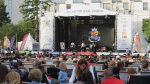 сцена ан открито