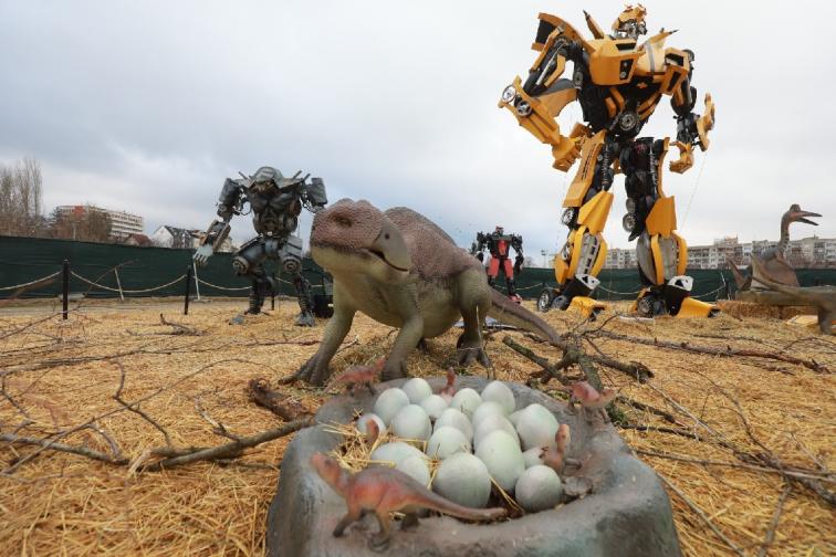 Динозаври и роботи се настаниха в парк Възраждане София