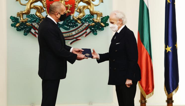 румен радев - Румен Радев удостои с почетен знак Хосе Карерас