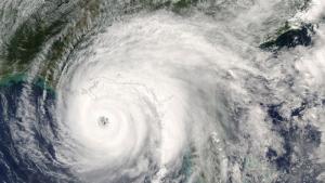 Мощен тайфун приближава СевернитеФилипини принуждавайки хиляди да се евакуират и