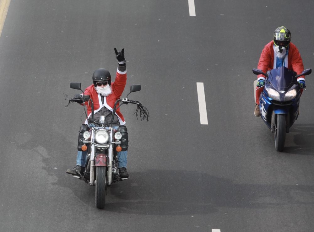 Дядо Коледа на мотор