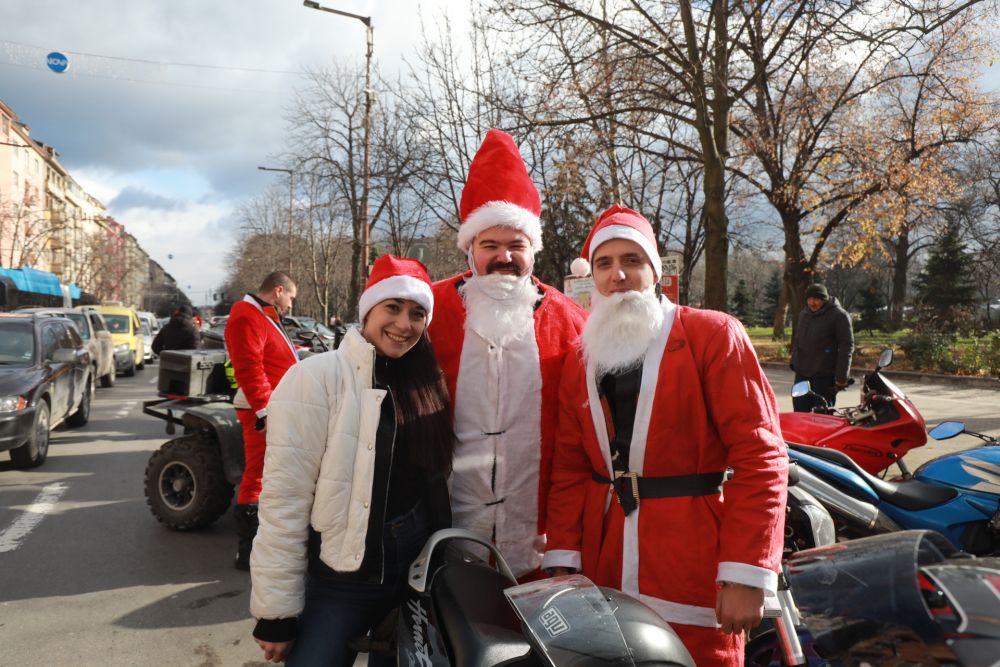 Дядо Коледа на мотор