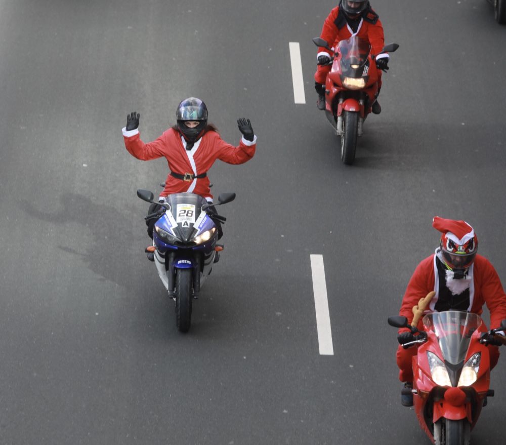 Дядо Коледа на мотор