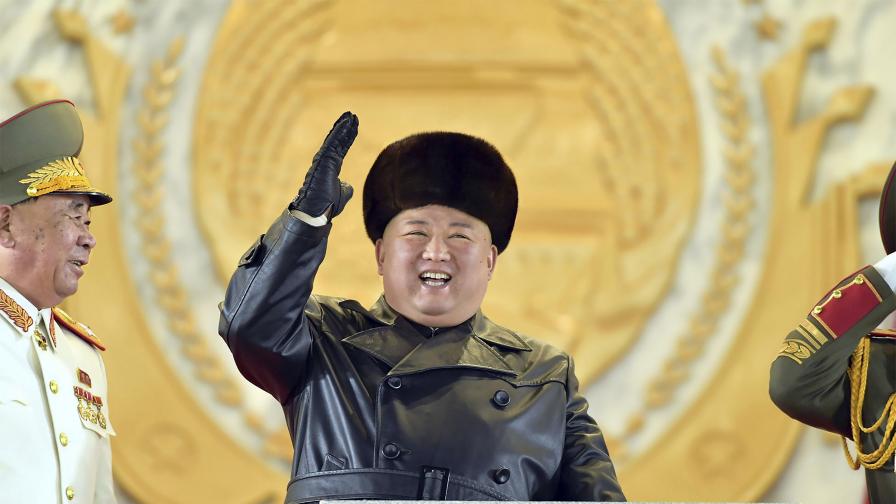 <p>Трябва да се види:&nbsp;Ким Чен Ун разпорежда изстрелване на ракета (ВИДЕО)</p>