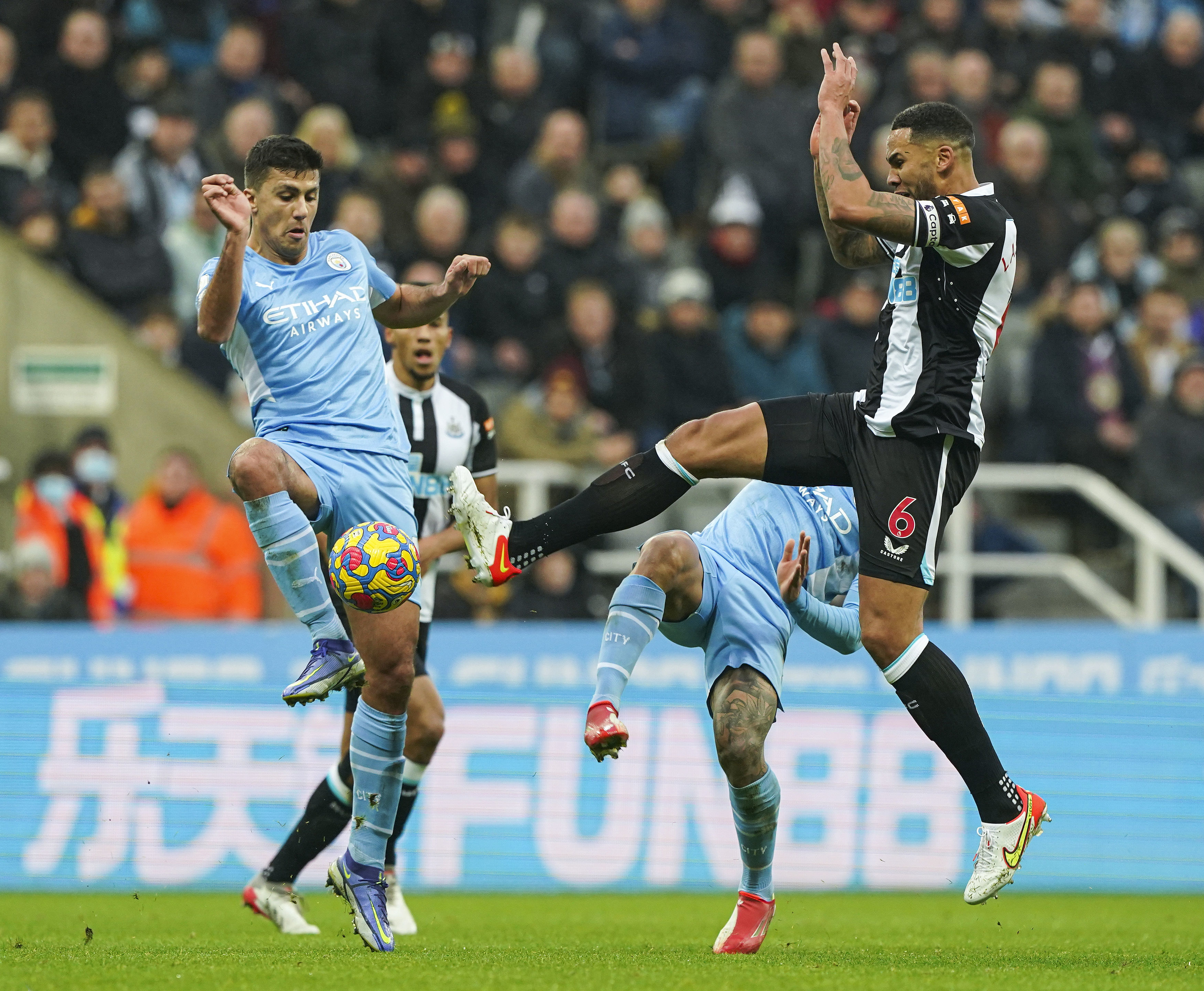 Нюкасъл Манчестър Сити