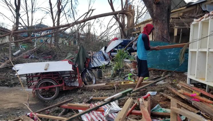 филипини тайфун - Филипините обявиха извънредно положение