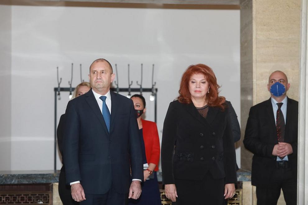 Днес от 10:00 ч. държавният глава Румен Радев и вицепрезидентът Илияна Йотова
