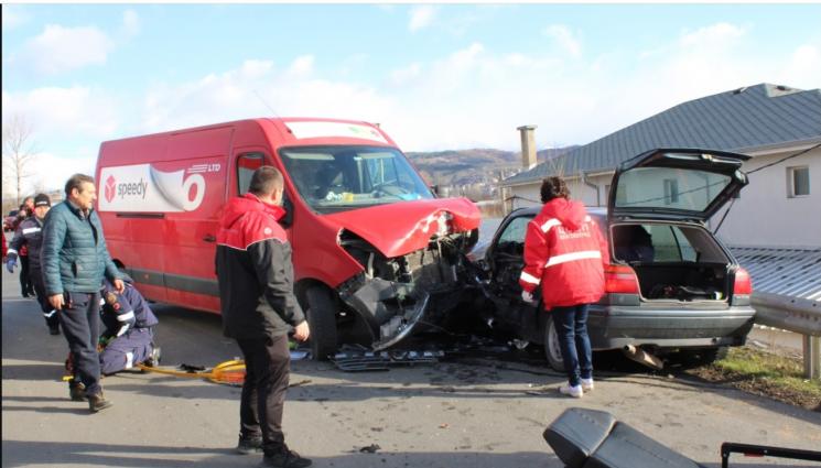 катастрофа Благоевград - Тежка катастрофа на изхода на Благоевград, има пострадали