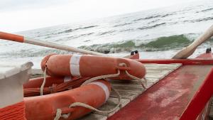 Най малко осем души са загинали при преобръщането на две лодки