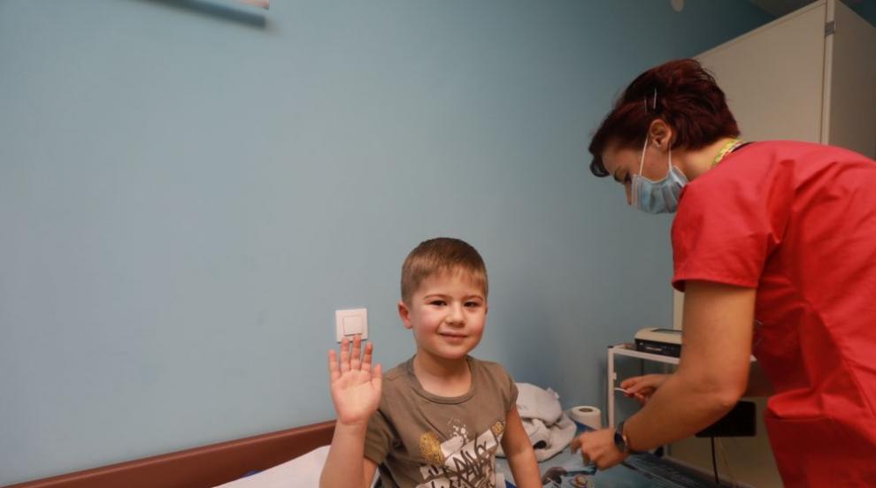 Детските COVID ваксини: Започна имунизацията в „Пирогов“ (СНИМКИ)