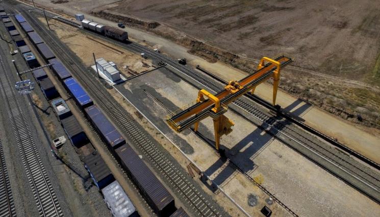 влакове - За първи път в историята: Скъпият ток спря товарни влакове