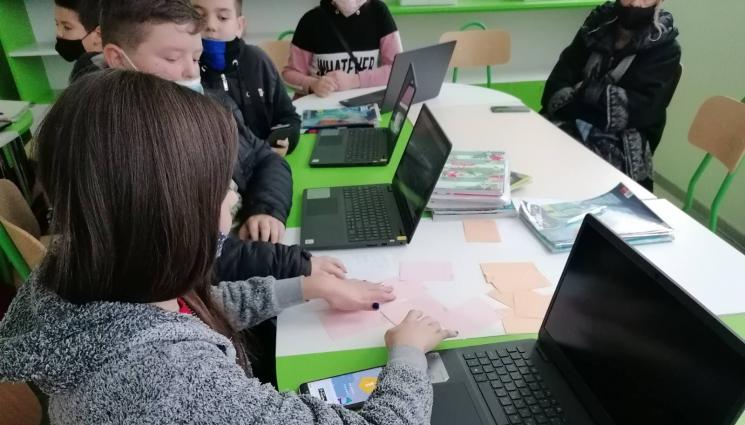 ученици - Просветното министерство иска учениците в клас заради срочната оценка