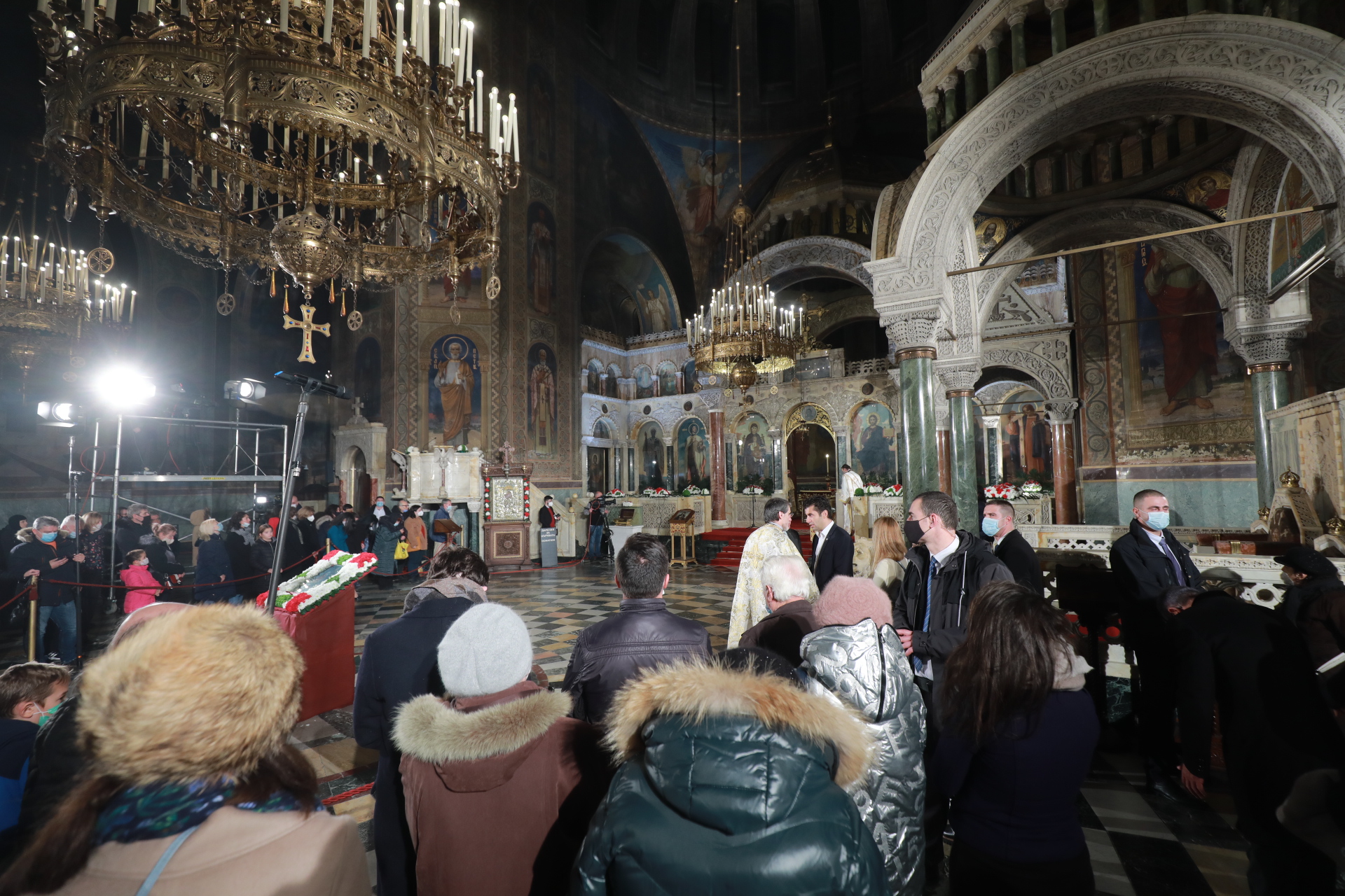 <p>В &quot;Св. Александър Невски&quot; бе отслужена празничната литургия за Бъдни вечер</p>