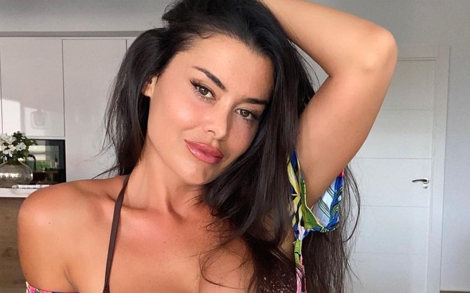 Испанският модел не пропусна да поздрави своите фенове по случай