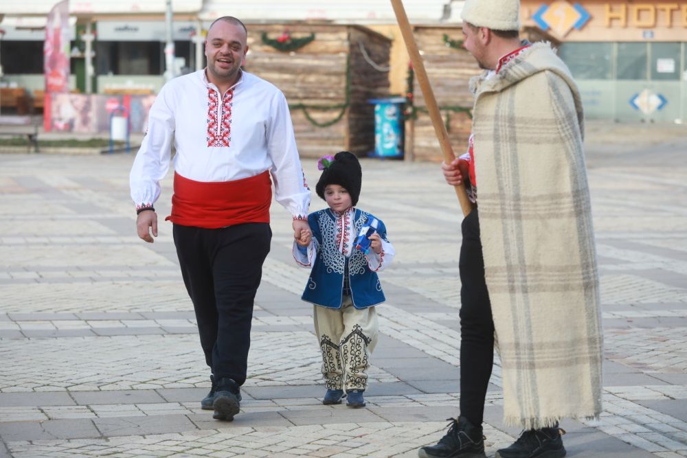 Включиха се и най-малките