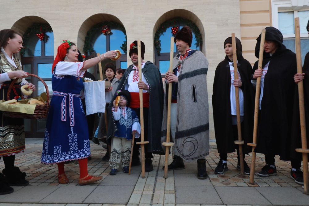 Коледари в Елин Пелин