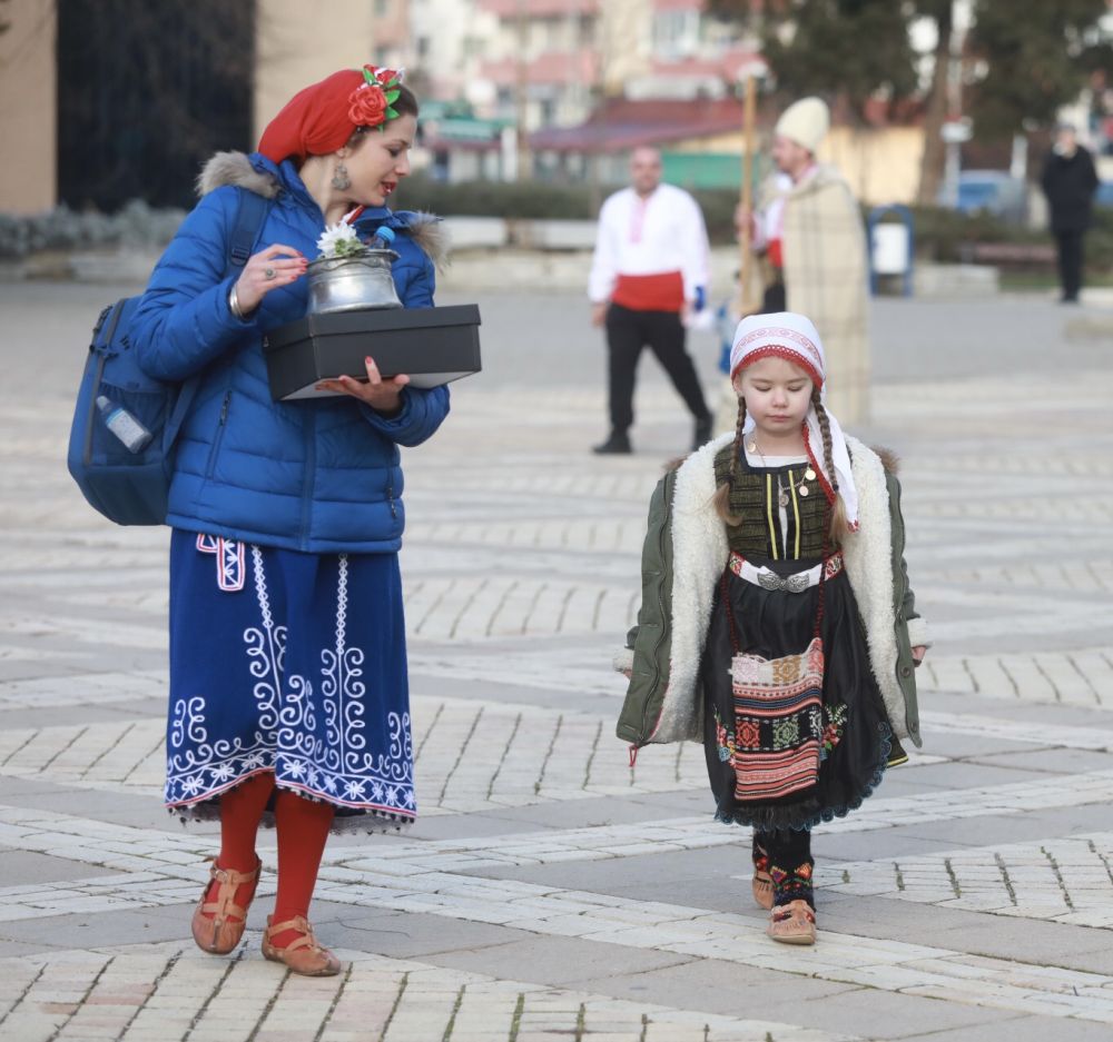 Включиха се и най-малките