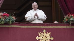 Папа Франциск каза в понеделник че прекомерното неравенство в доходите