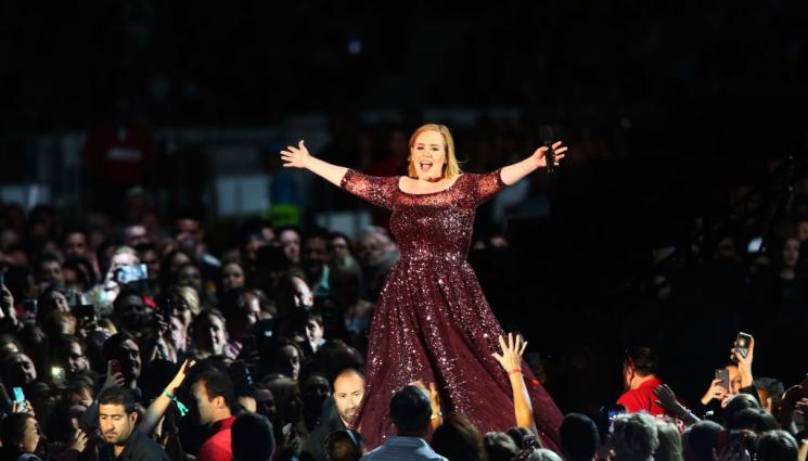 Адел - Адел остава начело на класацията в САЩ за албуми