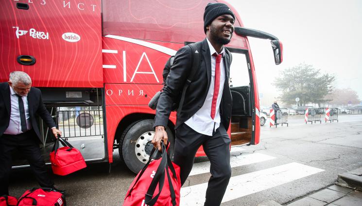 Жорди Кайседо - Подариха графит на Кайседо в Еквадор, той стана Дядо Коледа (СНИМКА)