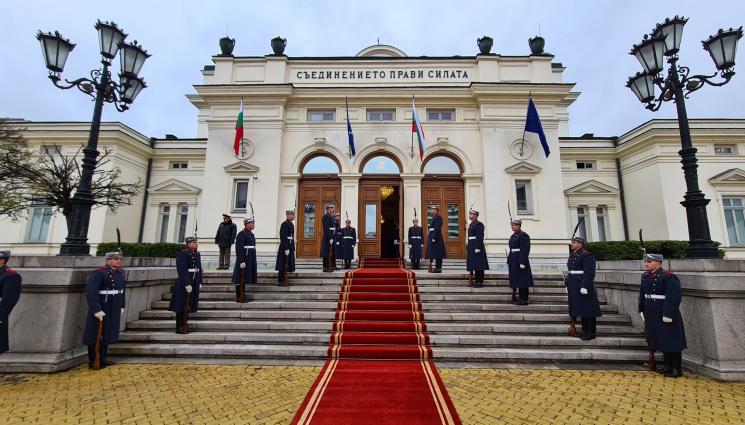 депутати - Депутатите избират шеф на БНБ и КЕВР