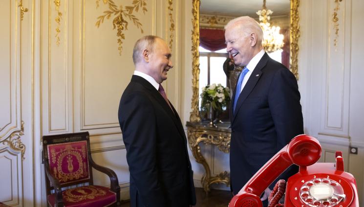 путин и байдън - Байдън предупреди Путин: САЩ ще отговори решително, ако Русия нахлуе в Украйна